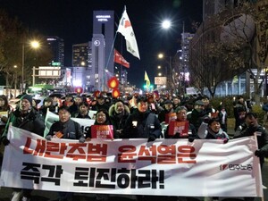 В Южной Корее митингующие требуют отставки президента страны – СМИ