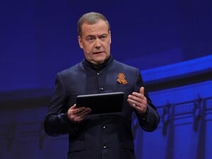 Медведєв заявив, що мета участі РФ у мирних переговорах у Стамбулі – це не компроміс. Сенатор Грем йому відповів