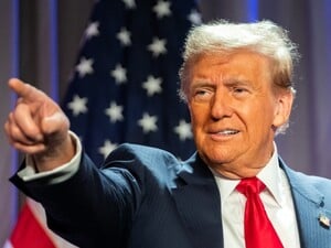 Трамп поддерживает удары по Москве и Санкт-Петербургу? FT узнала подробности его разговора с Зеленским