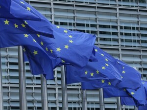 В ЕС обсуждают изменения, чтобы обходить вето Венгрии – Bloomberg