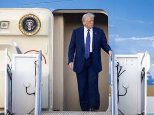 Был ли риск катастрофы? Самолет Трампа по пути в Британию оказался очень близко к пассажирскому борту