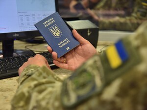 Рада може розширити обмеження на виїзд з України. Кого це торкнеться?