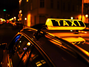 Міндіч виїхав з України на таксі, власник якого працював прикордонником – 