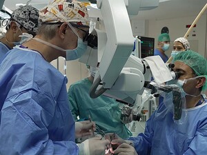 Уперше у світі. В Іспанії пересадили частину обличчя від донорки, яка обрала асистовану смерть. Відео