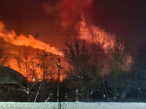 Після атаки дронів СБУ горів завод у РФ, який виробляє компоненти пального для ракет. Фото, відео