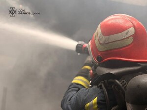 Світло по чотири-п'ять годин на день. Мер Івано-Франківська закликав місцевих зробити запас води