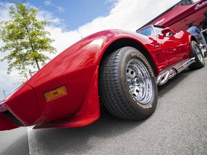 Opendatabot назвав кількість машин, імпортованих в Україну 2025 року. Серед них – Corvette 1971 року