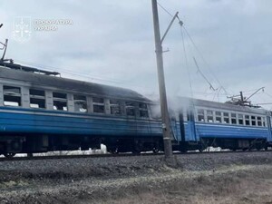 РФ атаковала электропоезд в Днепропетровской области. Погиб мужчина, среди раненых есть ребенок
