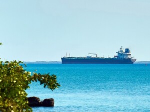 Світ зіткнувся з найбільшим в історії перебоєм у постачанні нафти