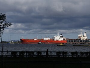 США тимчасово зняли санкції з російської нафти та нафтопродуктів