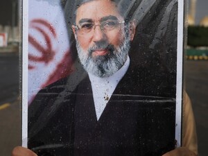 Алі Хаменеї побоювався приходу до влади свого сина, бо вважав його 