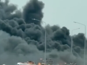 Вибух бензовоза в Ростовській області РФ призвів до масштабної пожежі. Є загиблі. Відео