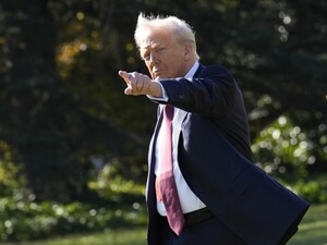 Жовте, розпатлане вихором волосся. Конгресмени США подарували депутатам РФ шкарпетки із зображенням Трампа. Фото