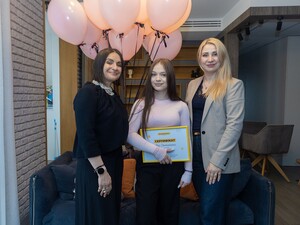 Фонд Ріната Ахметова підтримав мрію дівчини, яка вижила після обстрілу Краматорська. Що їй подарували