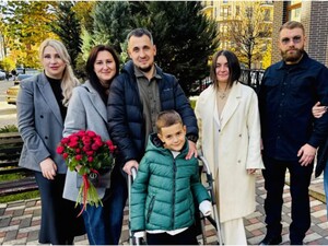 Історія захисника Маріуполя, який після кульового поранення спинного мозку може ходити завдяки ортезам