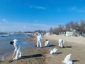 У Чорному морі – велике нафтове забруднення. РФ звинуватила Україну, екологи – танкер 